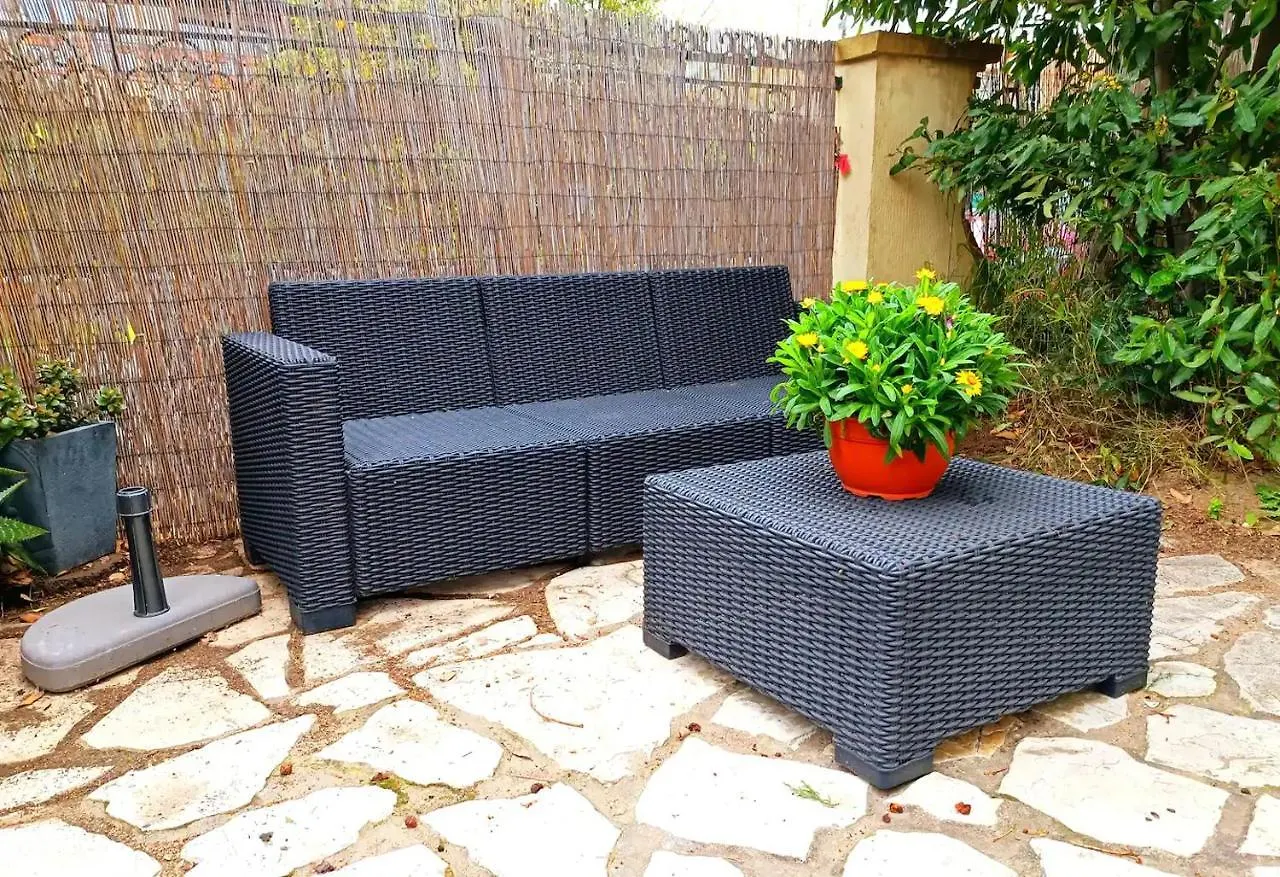 Studio Au Calme Tout Confort Proche Des Plages - Jardin Wifi Parking Frejus France